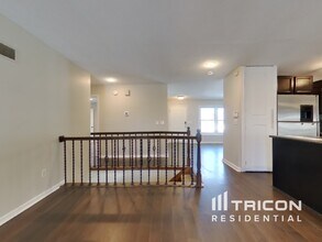 5117 NW Walden Dr in Kansas City, MO - Building Photo - Building Photo