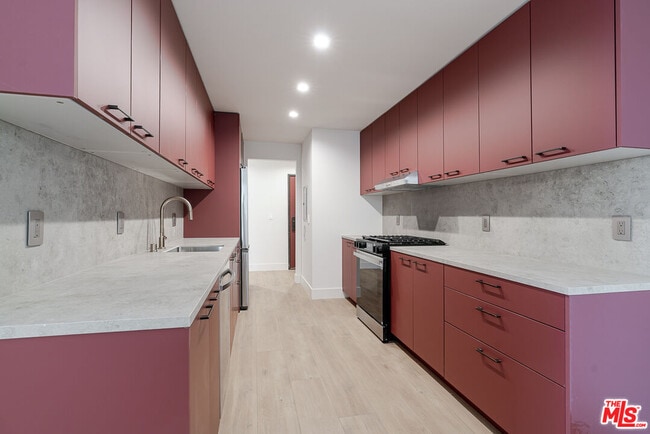 12425 Texas Ave in Los Angeles, CA - Foto de edificio - Building Photo