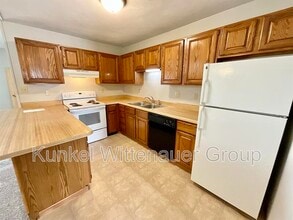 716 Ganim Dr in Belleville, IL - Building Photo - Building Photo