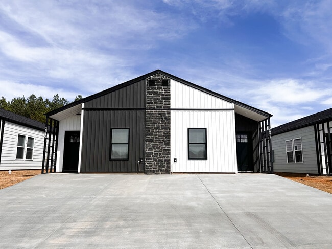 2030 Brother Arthur Trl in Inman, SC - Building Photo - Building Photo