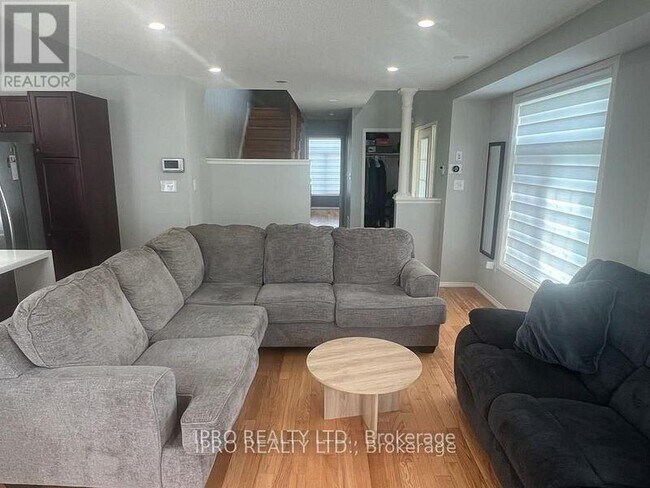 25 Hornett Way in Ajax, ON - Building Photo - Building Photo