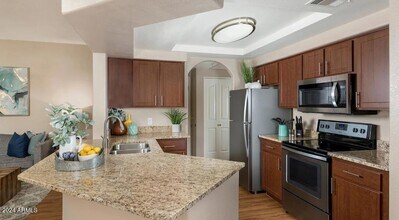 8311 East Vía de Ventura, Unit 2 in Scottsdale, AZ - Foto de edificio - Building Photo