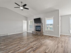 1459 Foxmore St in Pocatello, ID - Foto de edificio - Building Photo