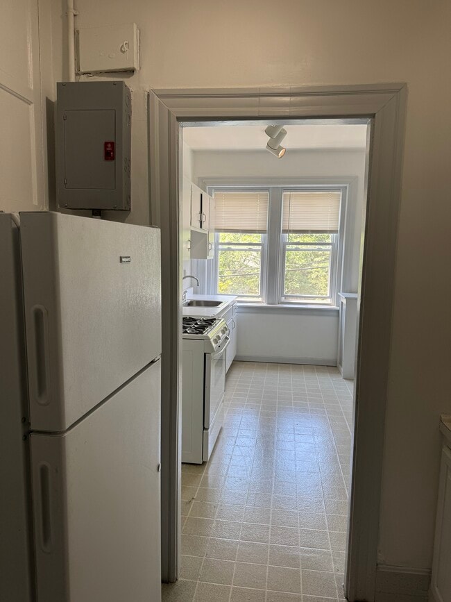 48 Manchester Rd, Unit 3