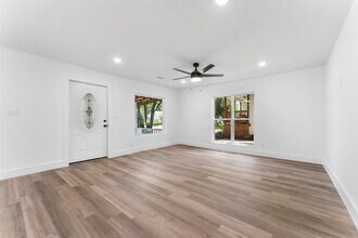 2730 Gladstone Dr in Dallas, TX - Foto de edificio - Building Photo