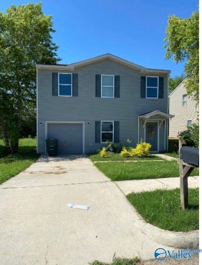 property at 204 Valleyside Dr NE