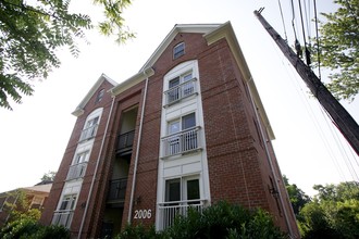 2006 Jefferson Park Ave in Charlottesville, VA - Building Photo - Building Photo