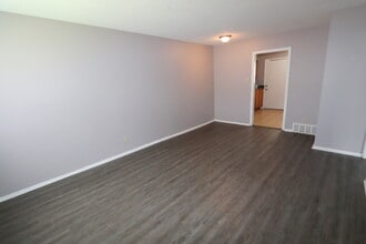 Center Court Apartments-FREE first month! in Collierville, TN - Building Photo - Building Photo