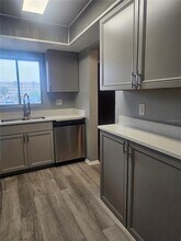 3592 Lake Bayshore Dr in Bradenton, FL - Building Photo - Building Photo