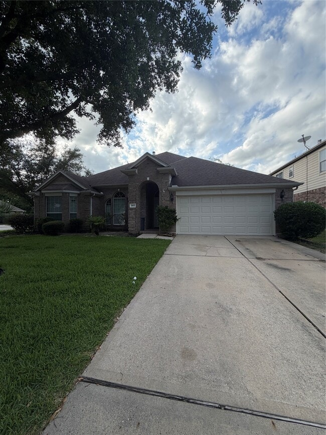 property at 2922 Sandleigh Dr