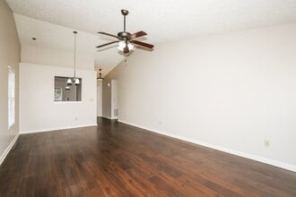 1150 Grassy Creek Cir in Franklin, IN - Building Photo - Building Photo