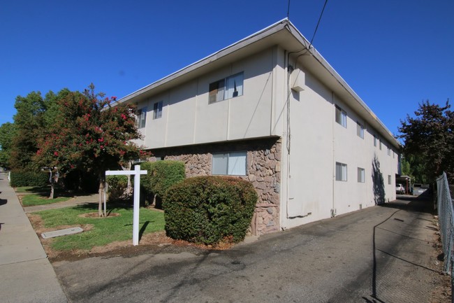 Deville Apartments in Yuba City, CA - Building Photo - Other