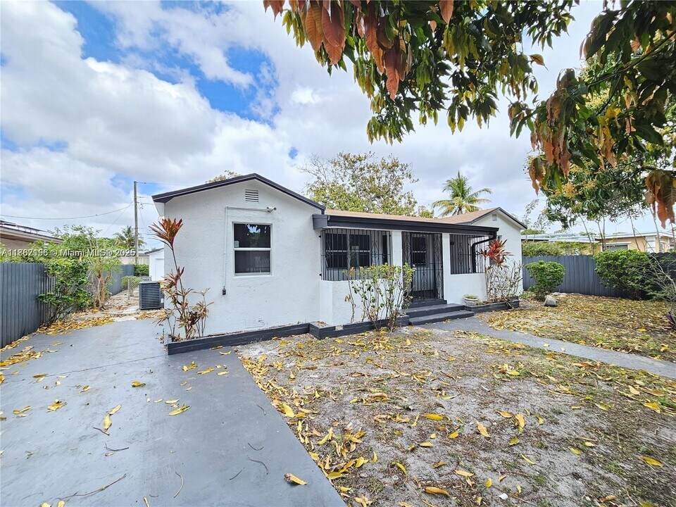 11712 NW 3rd Ave in Miami, FL - Building Photo