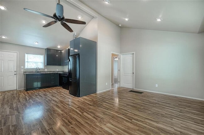 2705 La Mesa Dr in Austin, TX - Building Photo - Building Photo