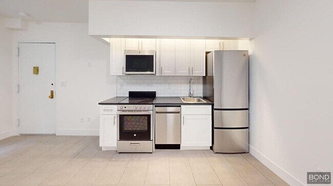 166 E 90th St in New York, NY - Building Photo - Building Photo