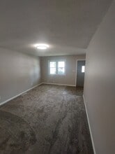 8113 W Colony Dr in Yorktown, IN - Building Photo - Building Photo