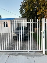 2331 NW 64th St, Unit 1 in Miami, FL - Foto de edificio - Building Photo