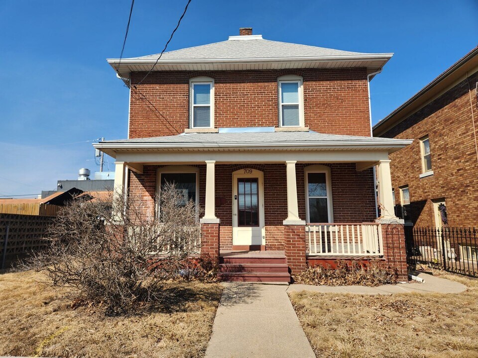 709 17th Ave in Moline, IL - Building Photo