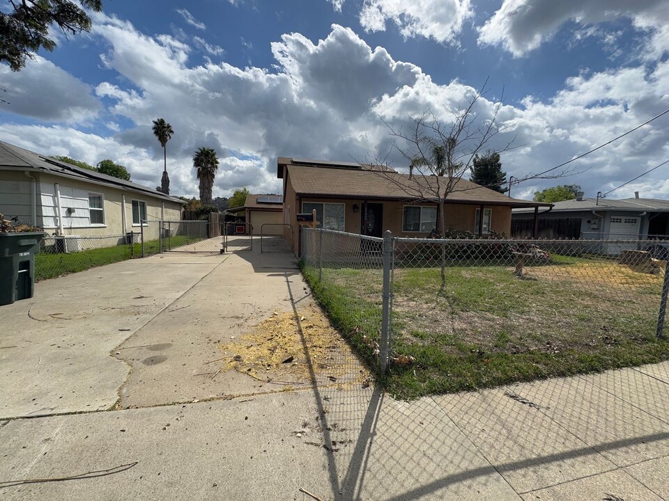 1245 E Lexington Ave in El Cajon, CA - Building Photo