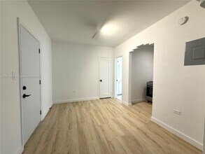 641 10th St-Unit -2 in Miami Beach, FL - Building Photo - Building Photo