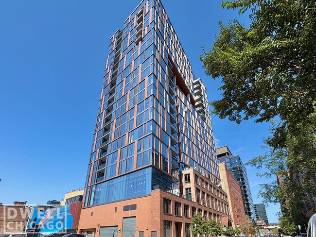 1111 W Lake St, Unit 1 in Chicago, IL - Foto de edificio - Building Photo