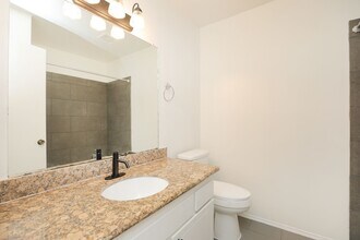 5800 Lumberdale Rd in Houston, TX - Building Photo - Building Photo