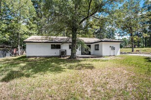 1702 Athens Dr in New Caney, TX - Building Photo