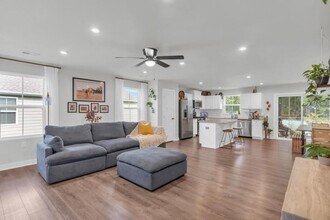 922 Daylily Cir in Navassa, NC - Building Photo - Building Photo