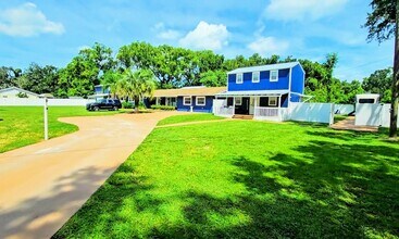 36743 Howard Ave in Dade City, FL - Building Photo - Building Photo