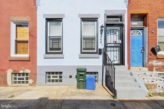 2444 N Cleveland St in Philadelphia, PA - Building Photo - Building Photo