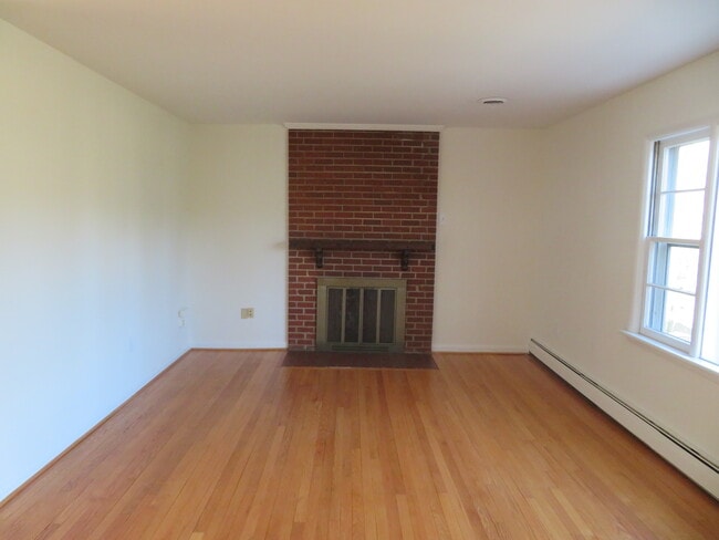 26 Lakeside Dr in Greenbelt, MD - Foto de edificio - Building Photo