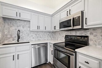 4104 N Hall St-Unit -217 in Dallas, TX - Building Photo - Building Photo