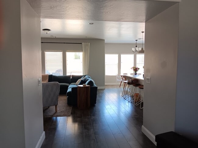 3304 East 3050 S St in Saint George, UT - Foto de edificio - Building Photo