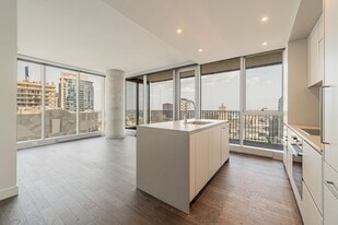 1205 Pl. Phillips in Montréal, QC - Building Photo