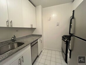 Fourth Avenue in New York, NY - Building Photo - Building Photo