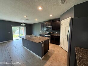 137 Sutherland Dr SW in Palm Bay, FL - Building Photo - Building Photo