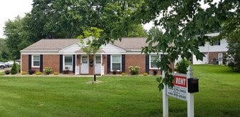 Willow Moor Villas in Jefferson, OH - Building Photo
