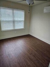 219 S Robinson St in Taylor, TX - Building Photo - Building Photo