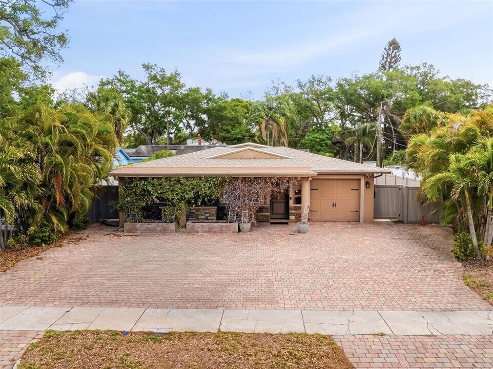 2121 Park St N in St. Petersburg, FL - Building Photo