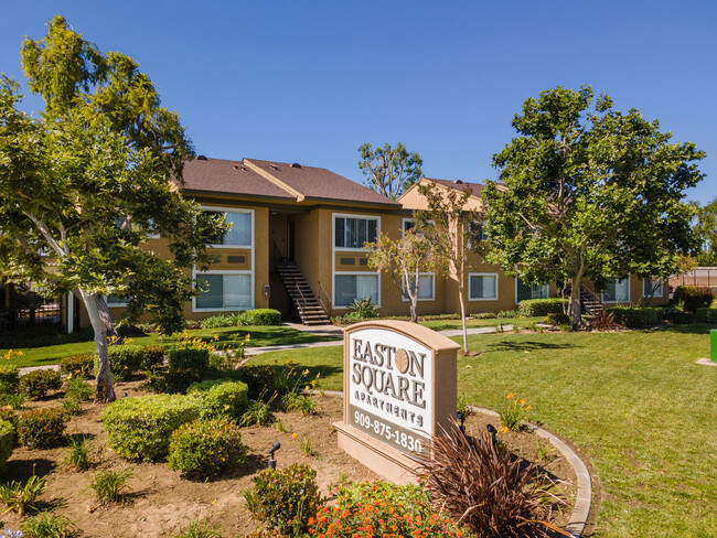 Easton Square in Rialto, CA - Foto de edificio - Building Photo