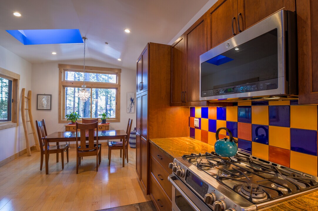 8317 Rainbow Ave in Kings Beach, CA - Building Photo