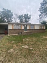 1610 W Frank St in Grand Saline, TX - Building Photo