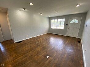 77 W Westfield Blvd in Indianapolis, IN - Building Photo - Building Photo