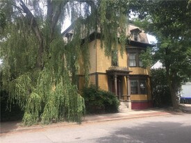 37 Willow St, Unit 3 in Providence, RI - Building Photo