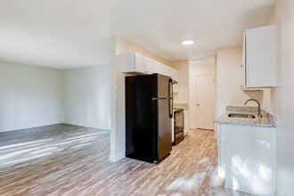 Michael Manor Apartments in Portland, OR - Foto de edificio - Building Photo