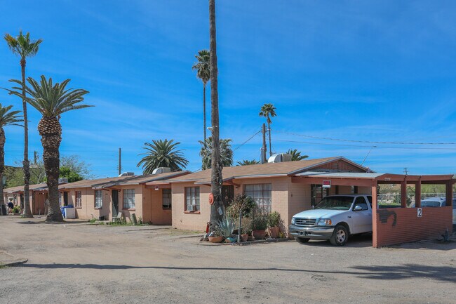 2 E Navajo Rd in Tucson, AZ - Foto de edificio - Building Photo