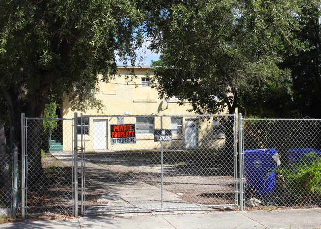 239 NW 32nd St in Miami, FL - Foto de edificio - Building Photo