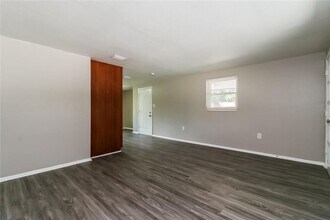 8912 Hervel Cir in Tampa, FL - Building Photo - Building Photo