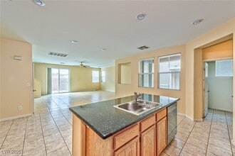 6250 W Arby Ave in Las Vegas, NV - Building Photo - Building Photo