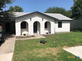 2316 N Austin St in Seguin, TX - Building Photo